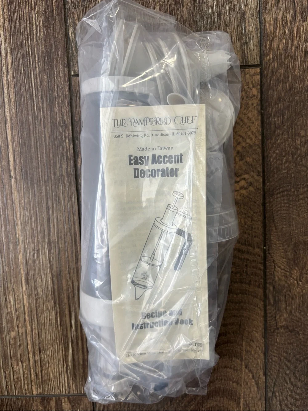 The Pampered Chef Easy Accent Decorator # 1775 Open Box, Unused, Very Clean